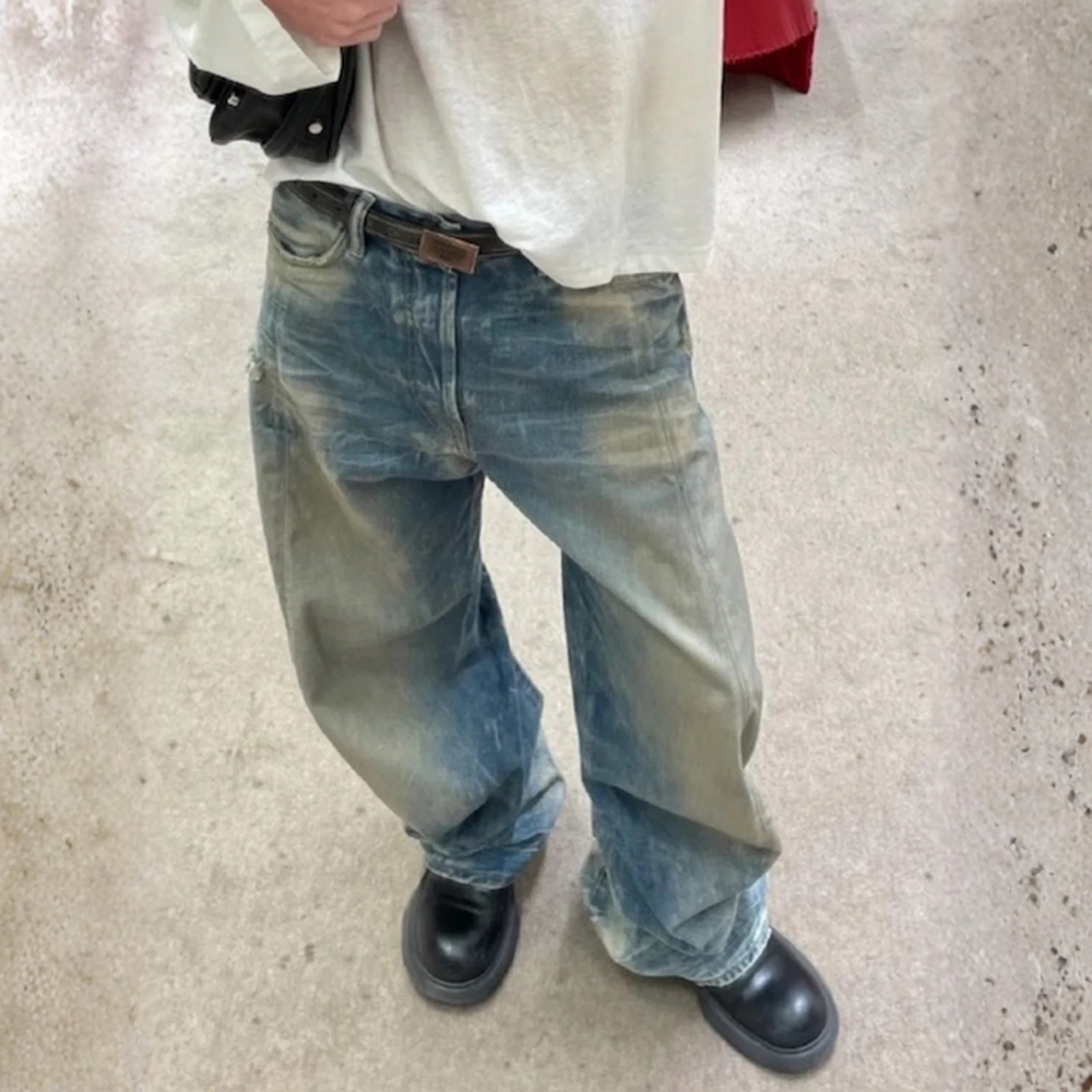 Distressed Baggy Jeans